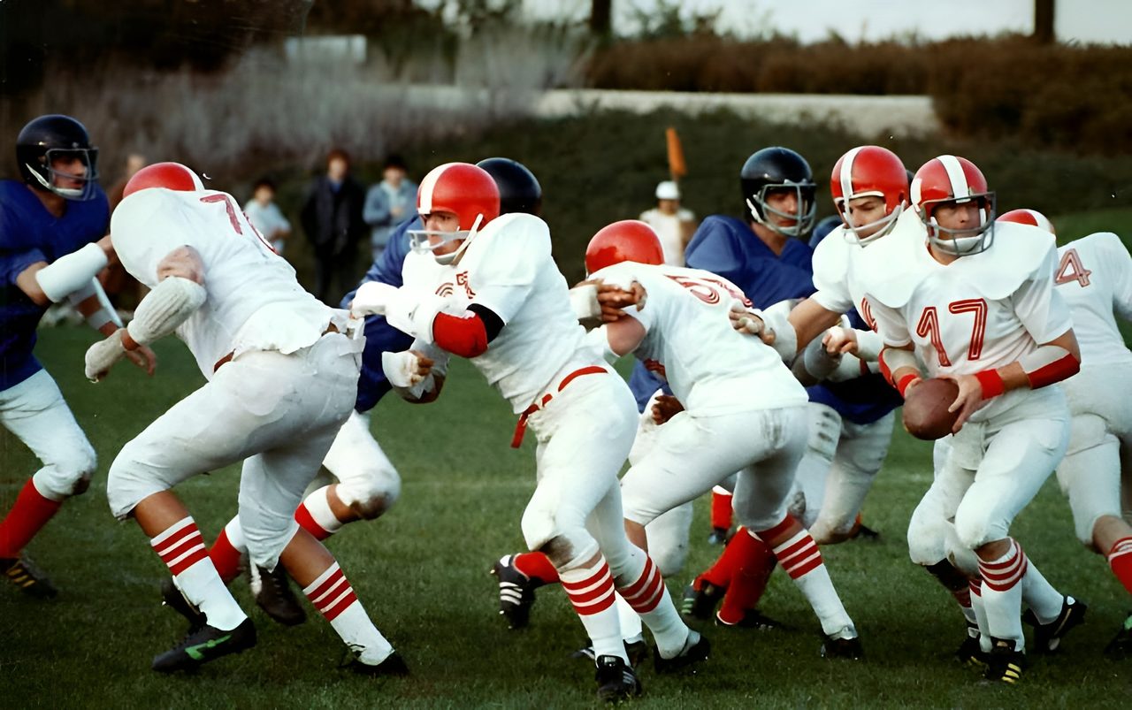 Action de jeu du Spartacus de Paris, premier club de football américain français, années 1980